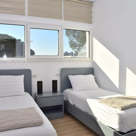 Peaceful Beachside In Secure Apartament *